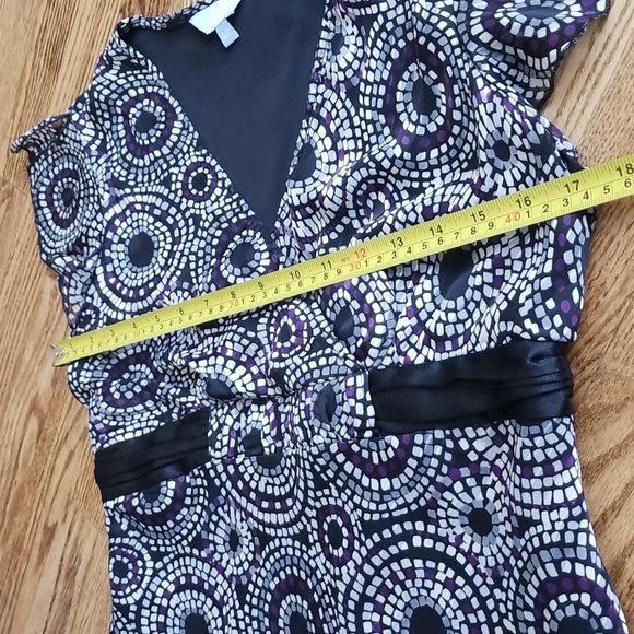 (S) Denver Hayes Geometric Design Ruffle Shoulder Tie Waist Sherr Overlay Top - Picture 4 of 7